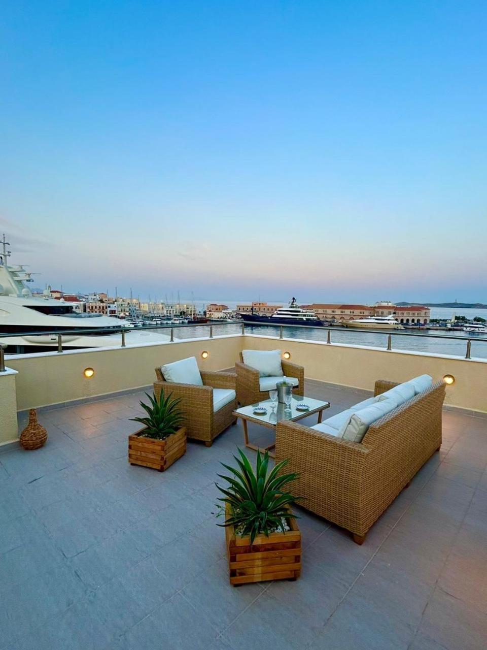 Emilia Suites Ermoupoli Esterno foto