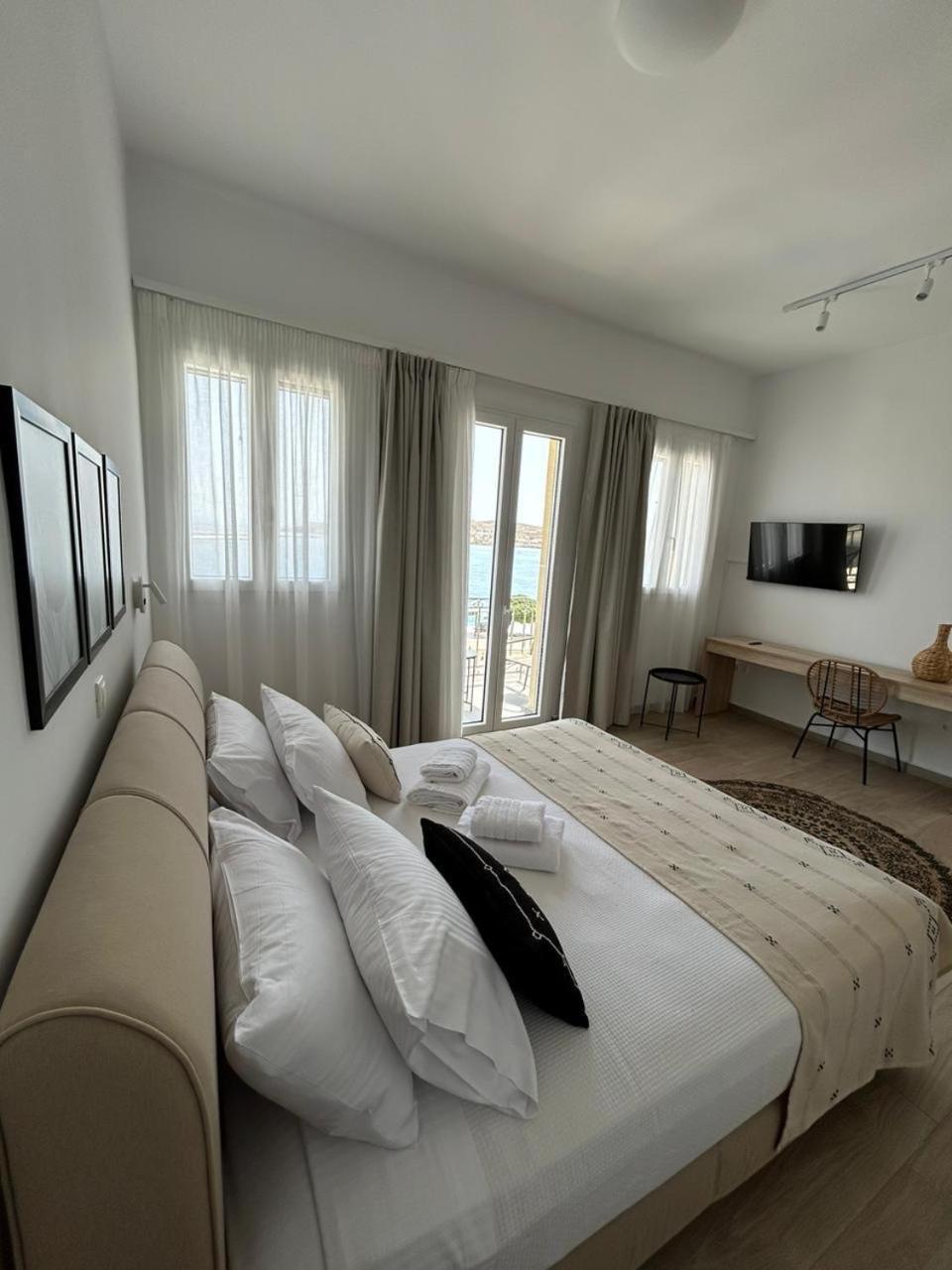 Emilia Suites Ermoupoli Esterno foto